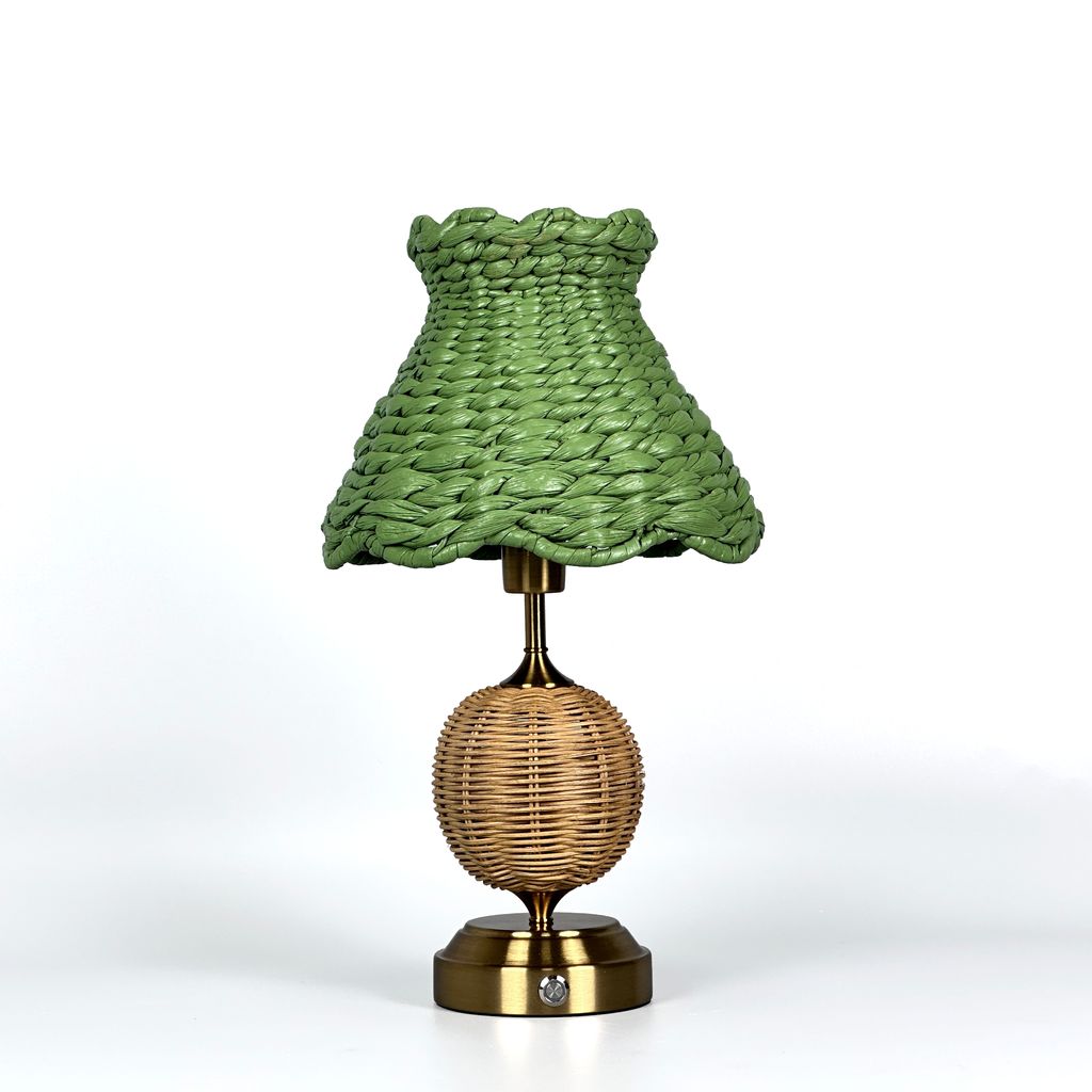 Raden wicker rechargeable lamp