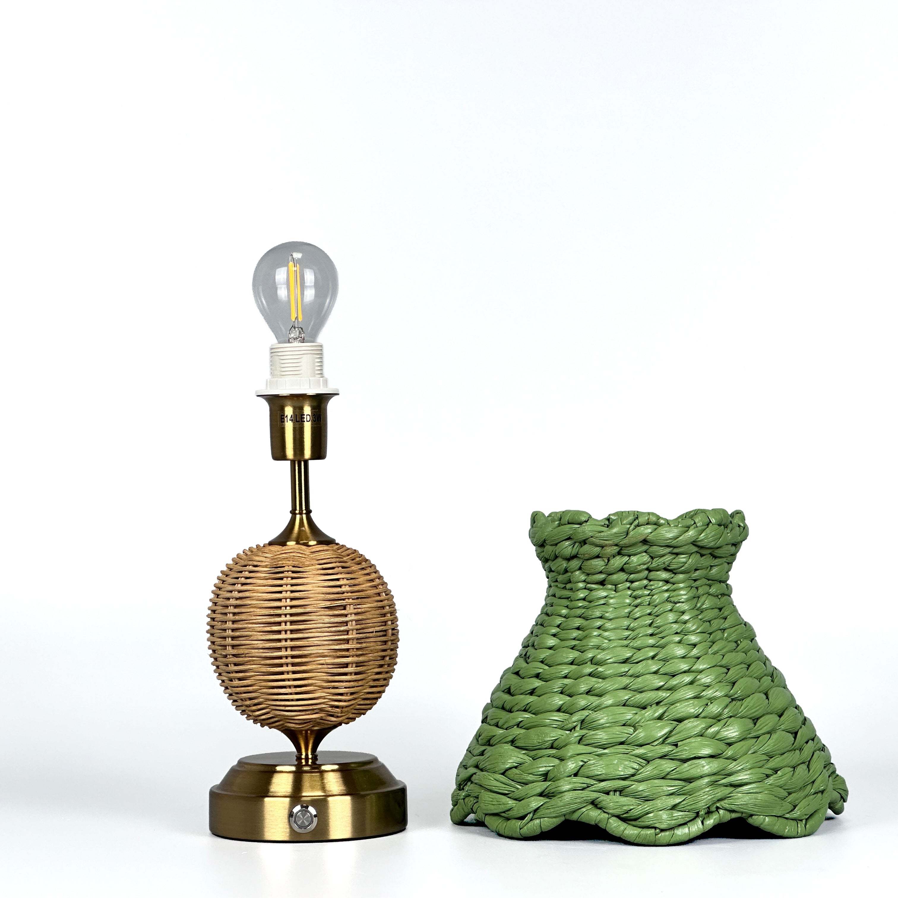 Raden wicker rechargeable lamp